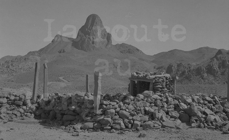 1983 sahara algrie hoggar tamanrasset assekrem mosque colonnes de basalte mont ilamane