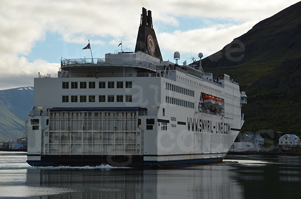 islande Seydisfjordur fjord ferry boat bateau transport maritime