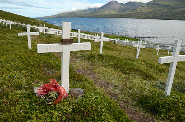 islande FASKRUFJORDUR cimetire franais croix tombes marins