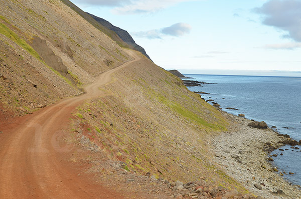 islande pninsule de pingeyri piste route montagne falaise ocan