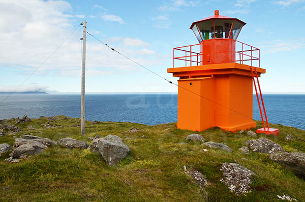 islande pninsule de pingeyri phare orange islandais