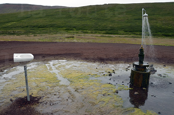 islande lac myvatn zone gothermique gothermie  centrale de krafla douche lavabo