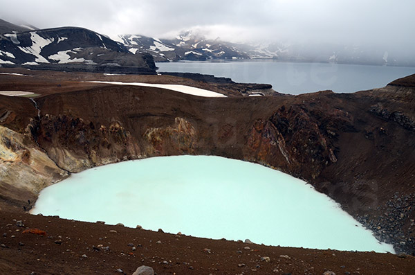 islande route f88 volcan cratre askja lac viti lac oskjuvatn caldeira neige