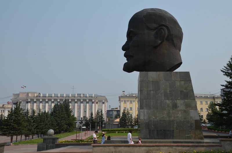 russie mongolie par la route sibrie oulan oude statue de Lenine