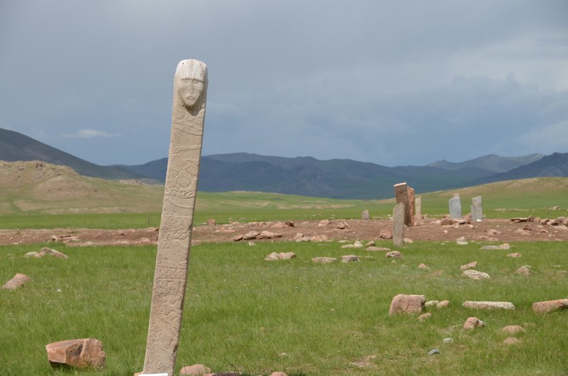 russie mongolie par la route archeologie deer stone pierre  cerfs moron