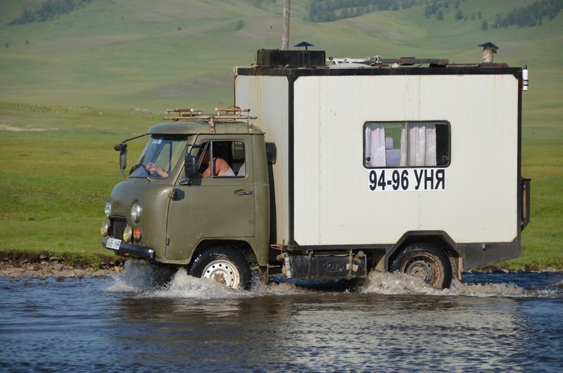 russie mongolie par la route van camionnette UAZ camping car gu