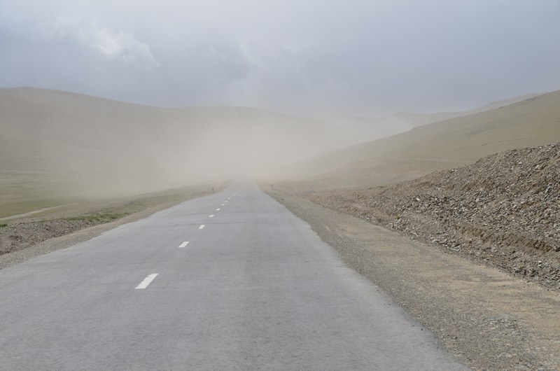 russie mongolie par la route altai alta col montagne vent poussire violent