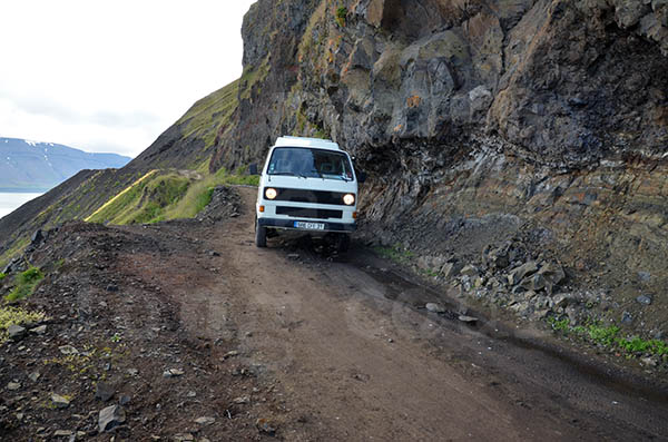 islande pninsule de pingeyri piste route montagne falaise vw t3 volkswagen transporter syncro